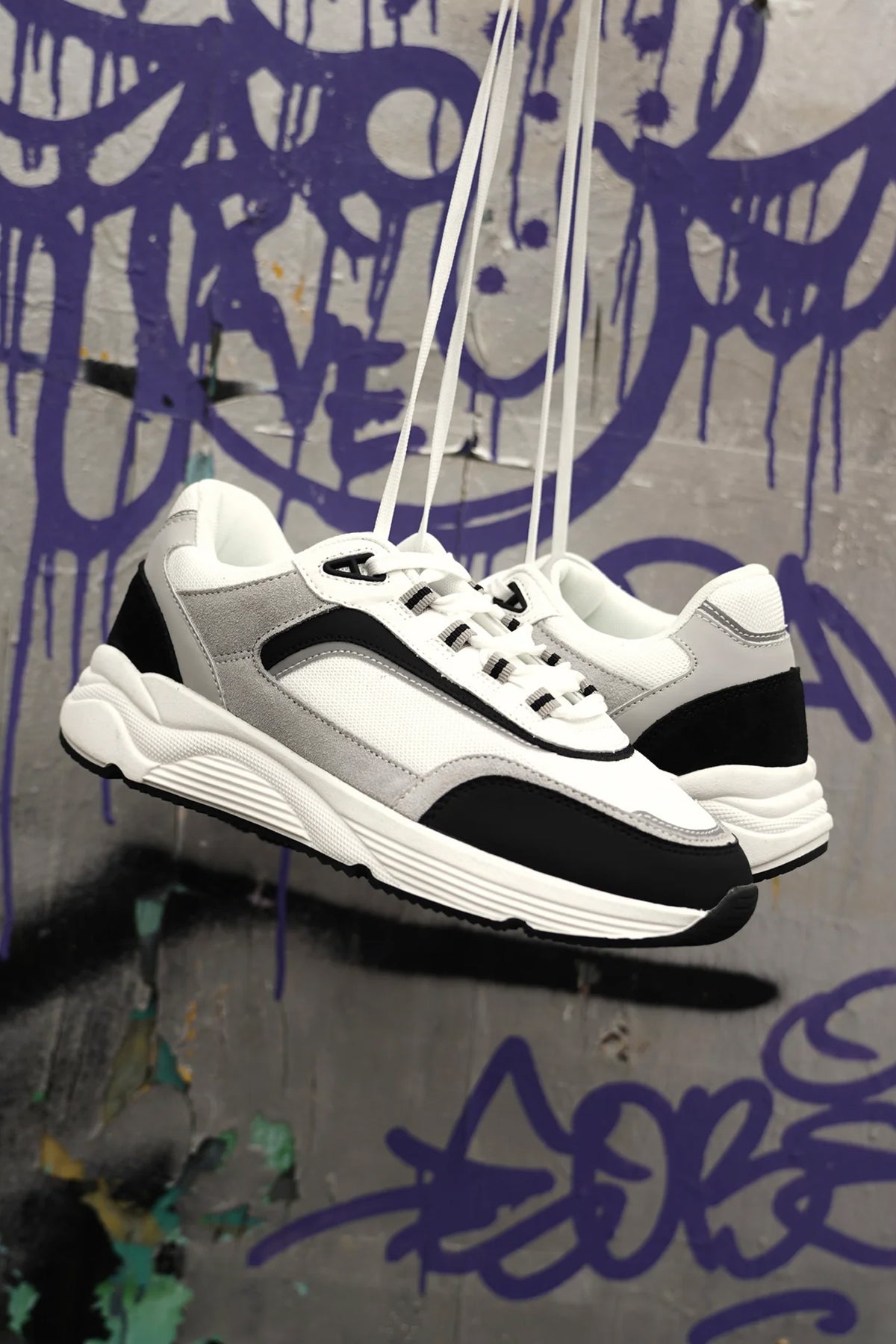 Pescari Trainers White