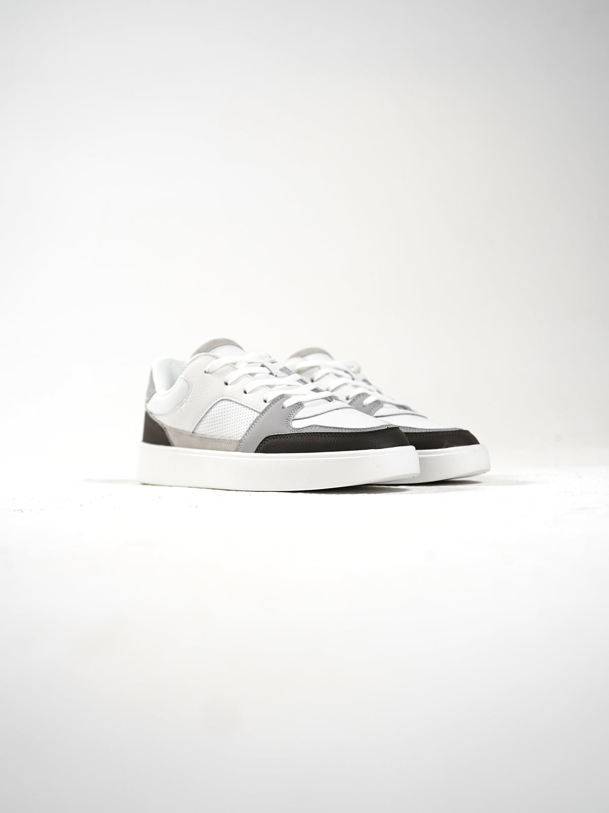 Livenza Trainers White